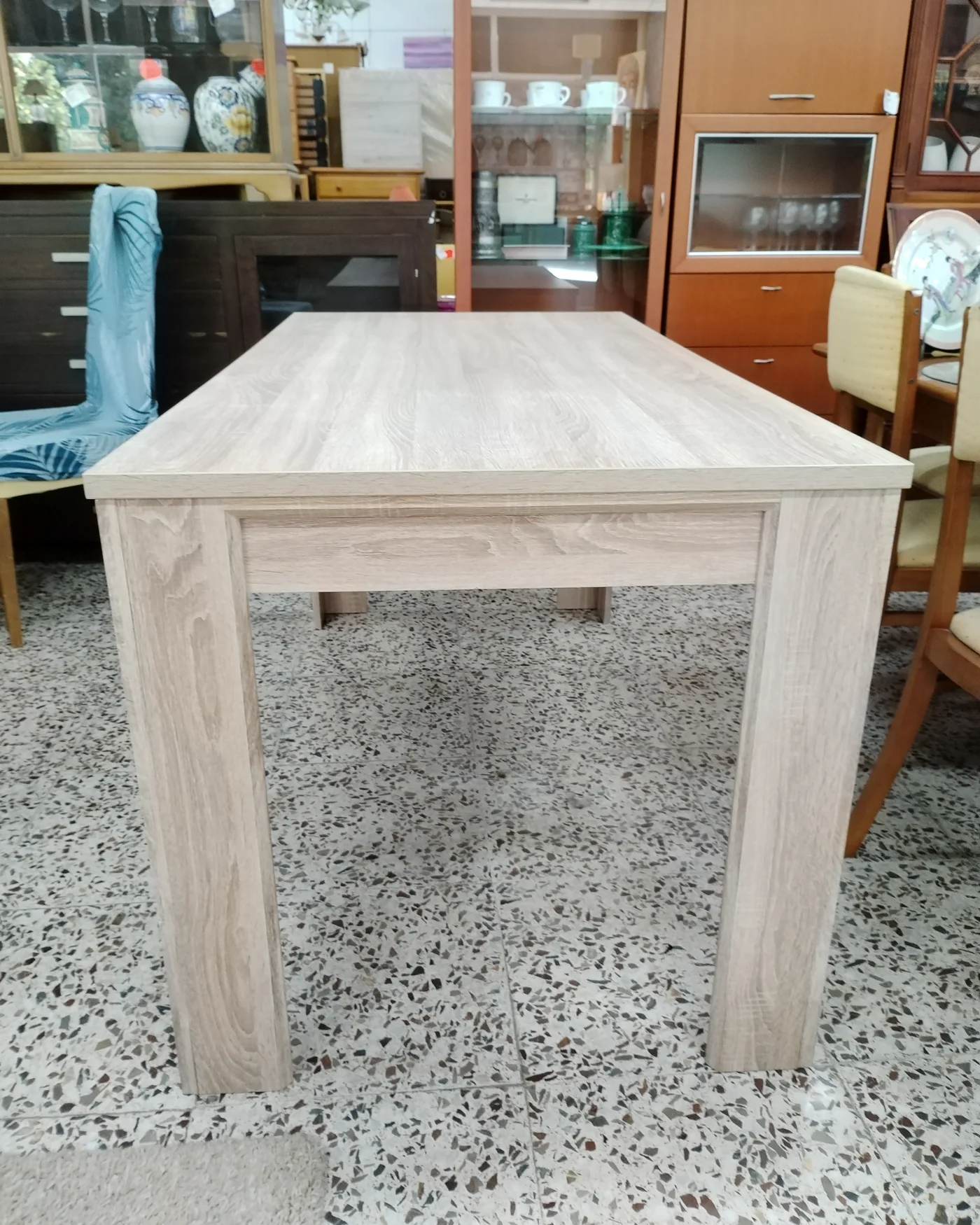Mesa de comedor rectangular en acabado roble claro - imagen 3