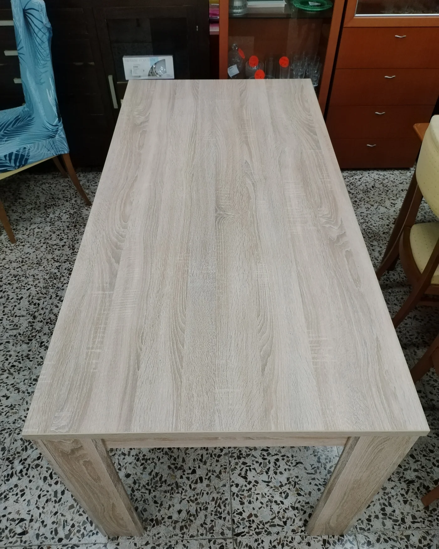 Mesa de comedor rectangular en acabado roble claro - imagen 4