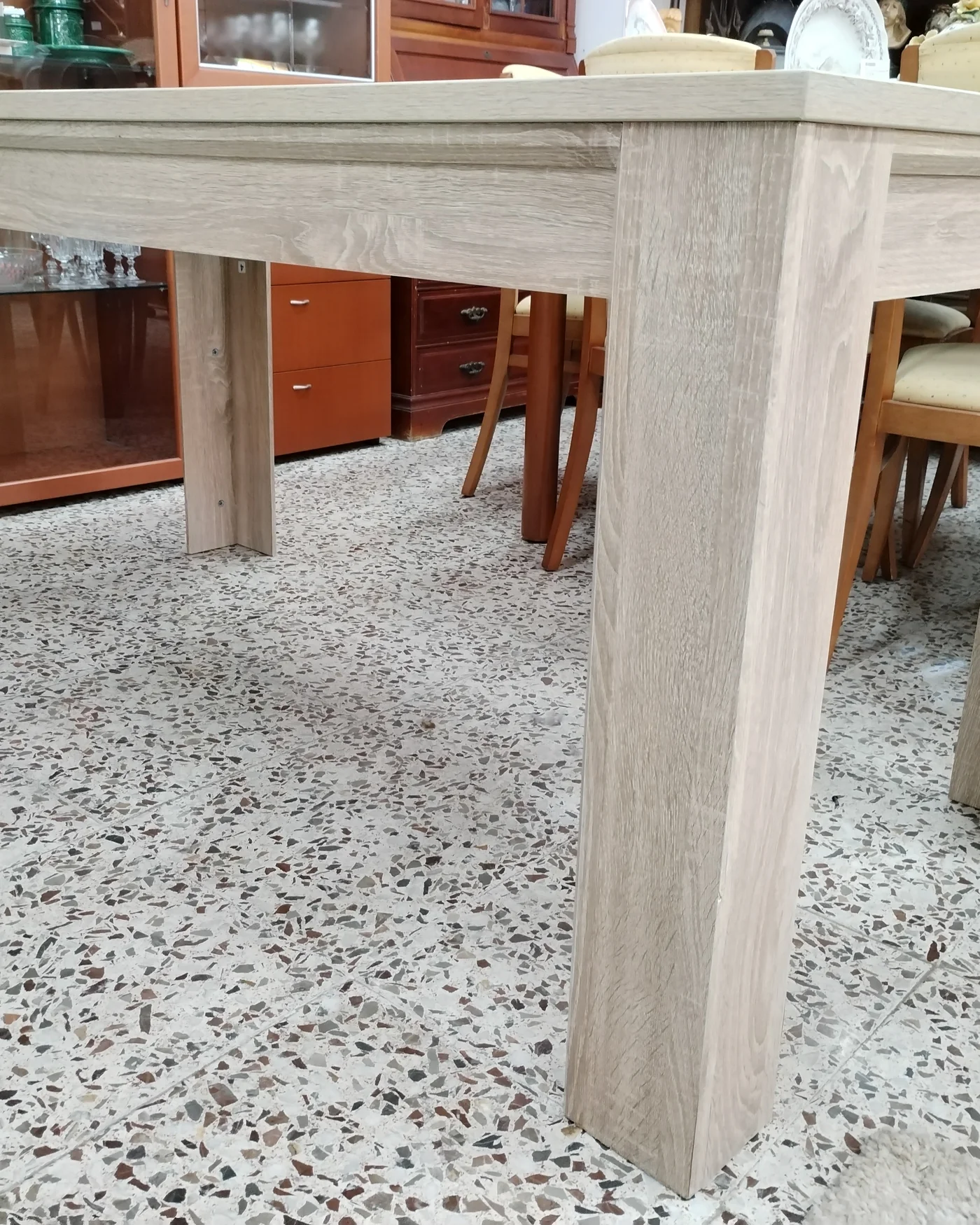 Mesa de comedor rectangular en acabado roble claro - imagen 5