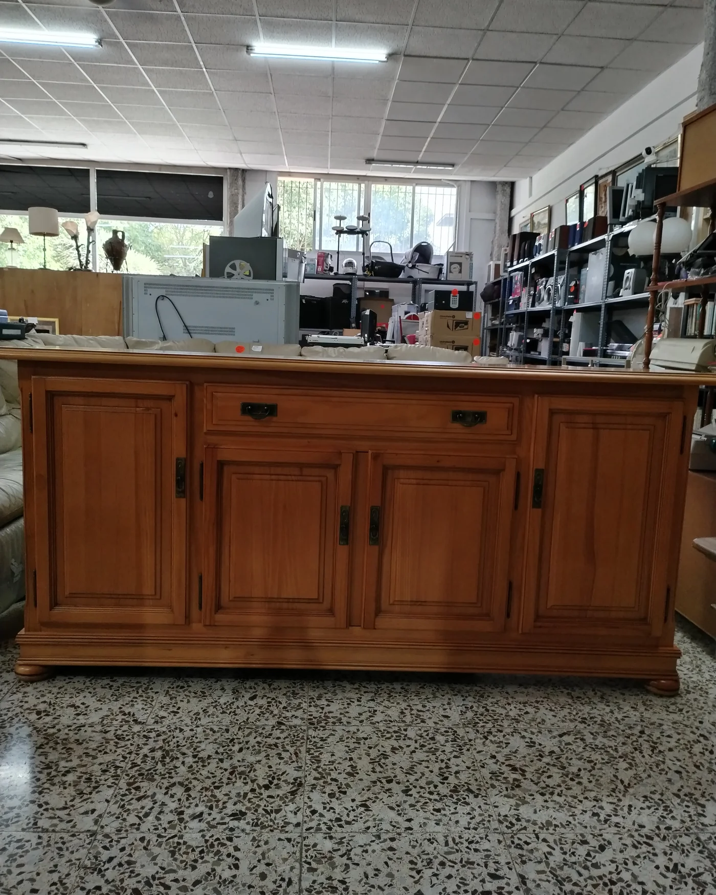 Aparador estilo clásico de madera maciza - imagen 1