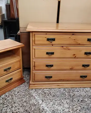 CONJUNTO COMODA Y MESITA DE CLAMESITA DE NOCHE - miniatura 3