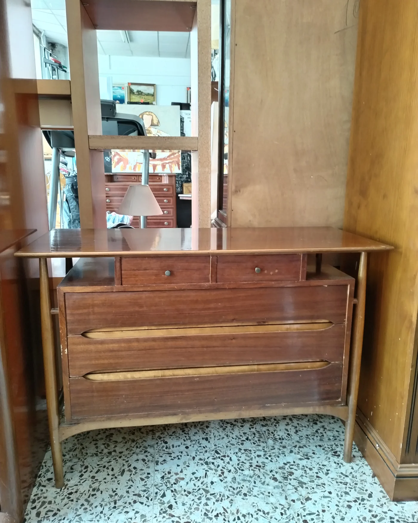 Cómoda estilo mid-century modern en madera - imagen 1