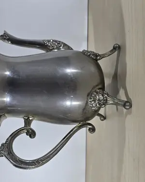 Lechera o tetera vintage con baño de plata - miniatura 1