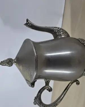 Lechera o tetera vintage con baño de plata - miniatura 2