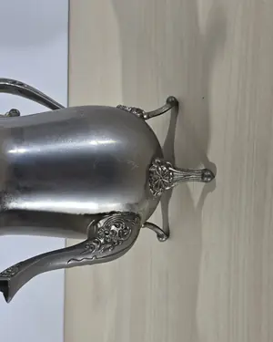 Lechera o tetera vintage con baño de plata - miniatura 4