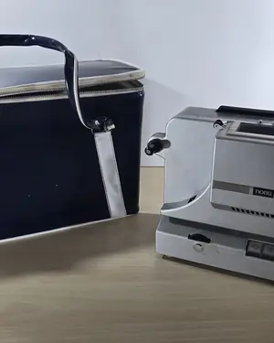 Proyector de cine super 8mm Noris Record L con maletín - miniatura 1