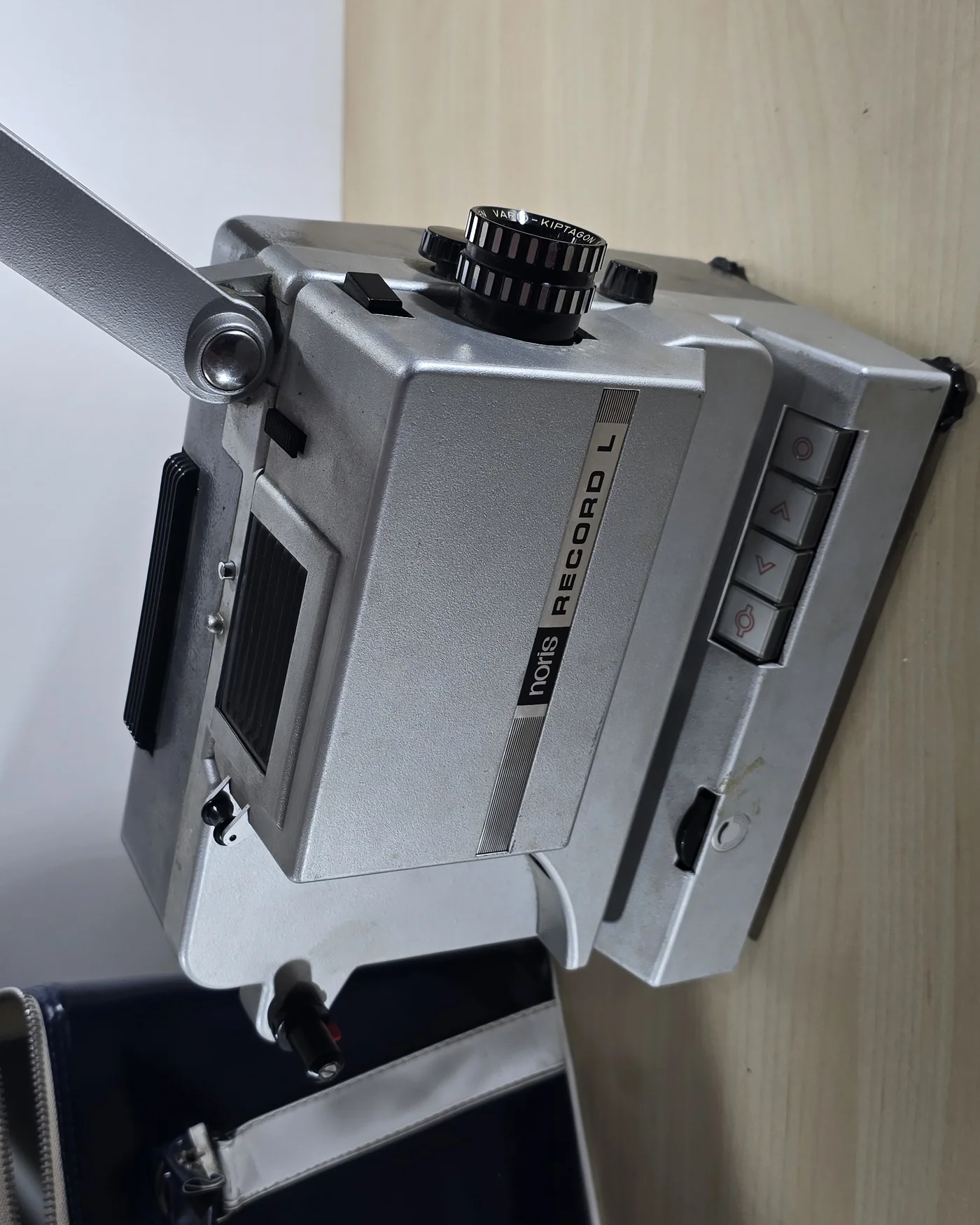 Proyector de cine super 8mm Noris Record L con maletín - imagen 2
