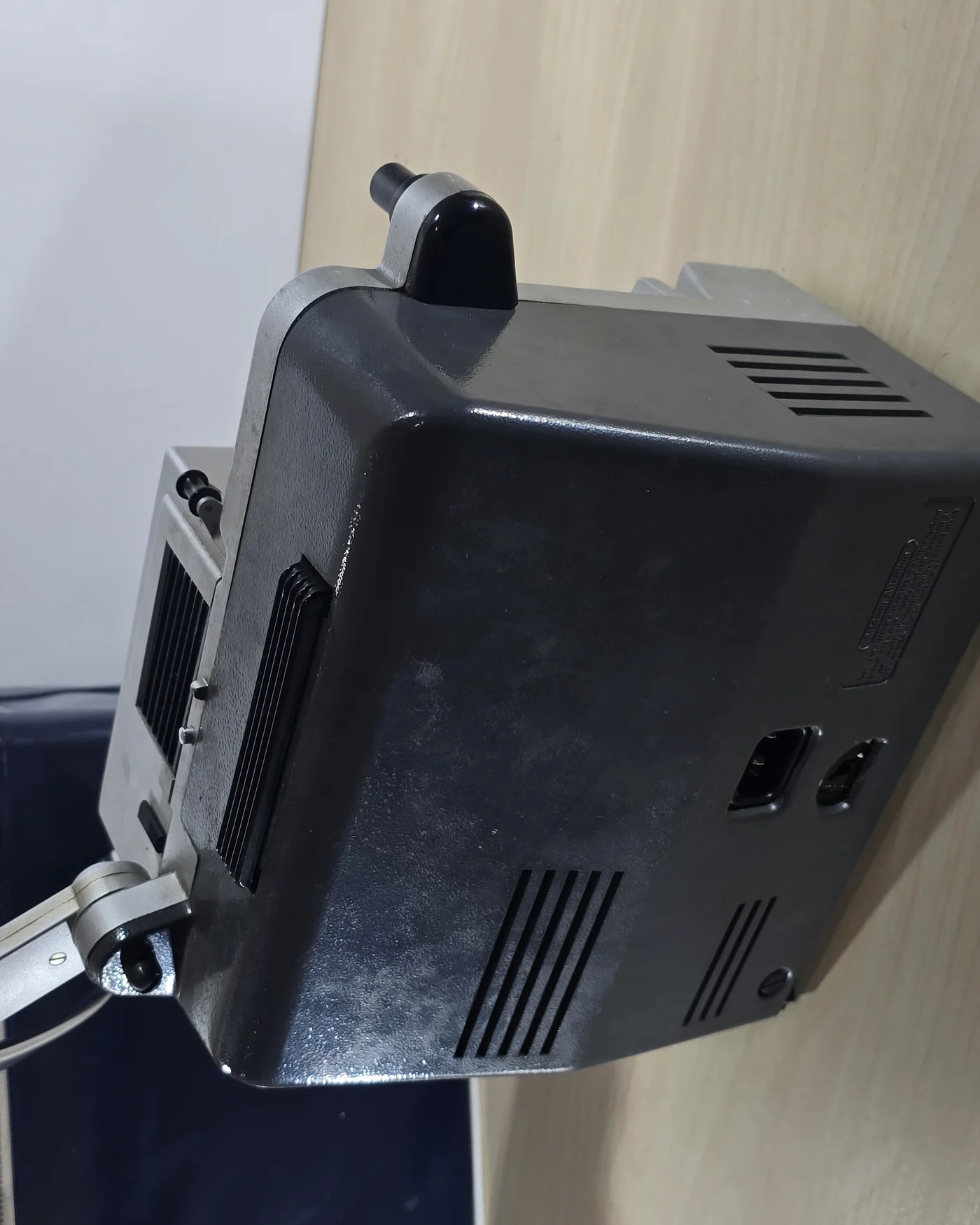 Proyector de cine super 8mm Noris Record L con maletín - imagen 4