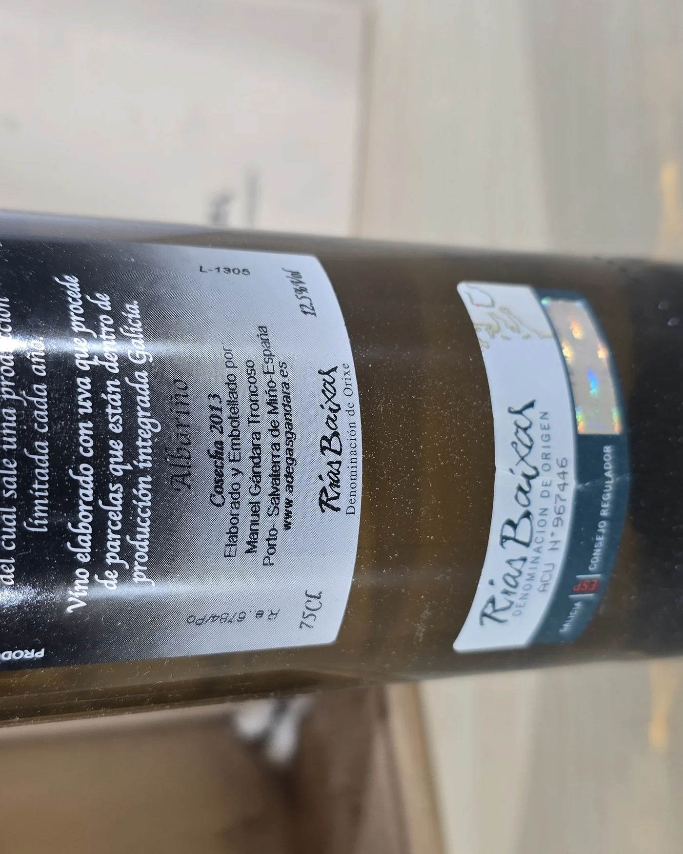 Caja de madera con dos botellas de vino albariño adegas gandara - imagen 6