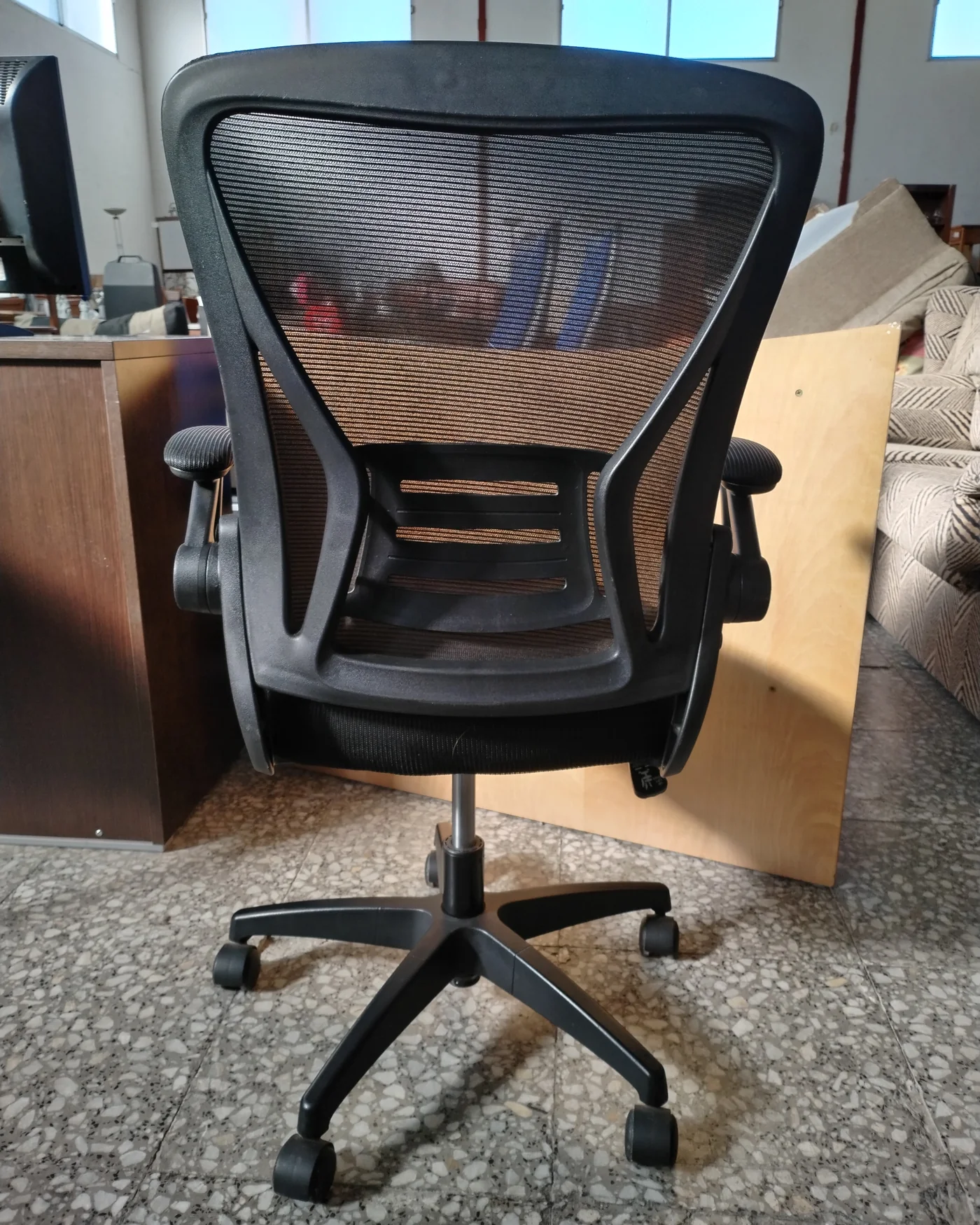 Silla de Oficina Ergonómica con Respaldo de Malla - imagen 3