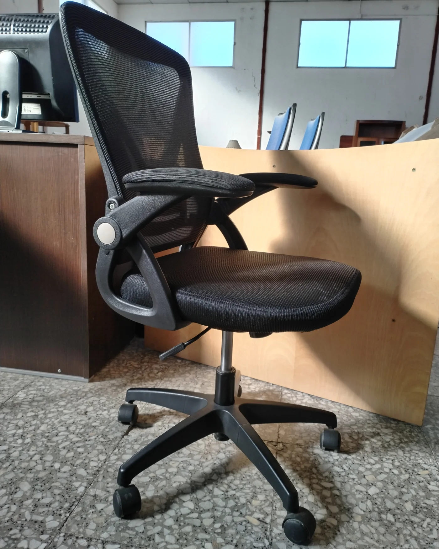 Silla de Oficina Ergonómica con Respaldo de Malla - imagen 4