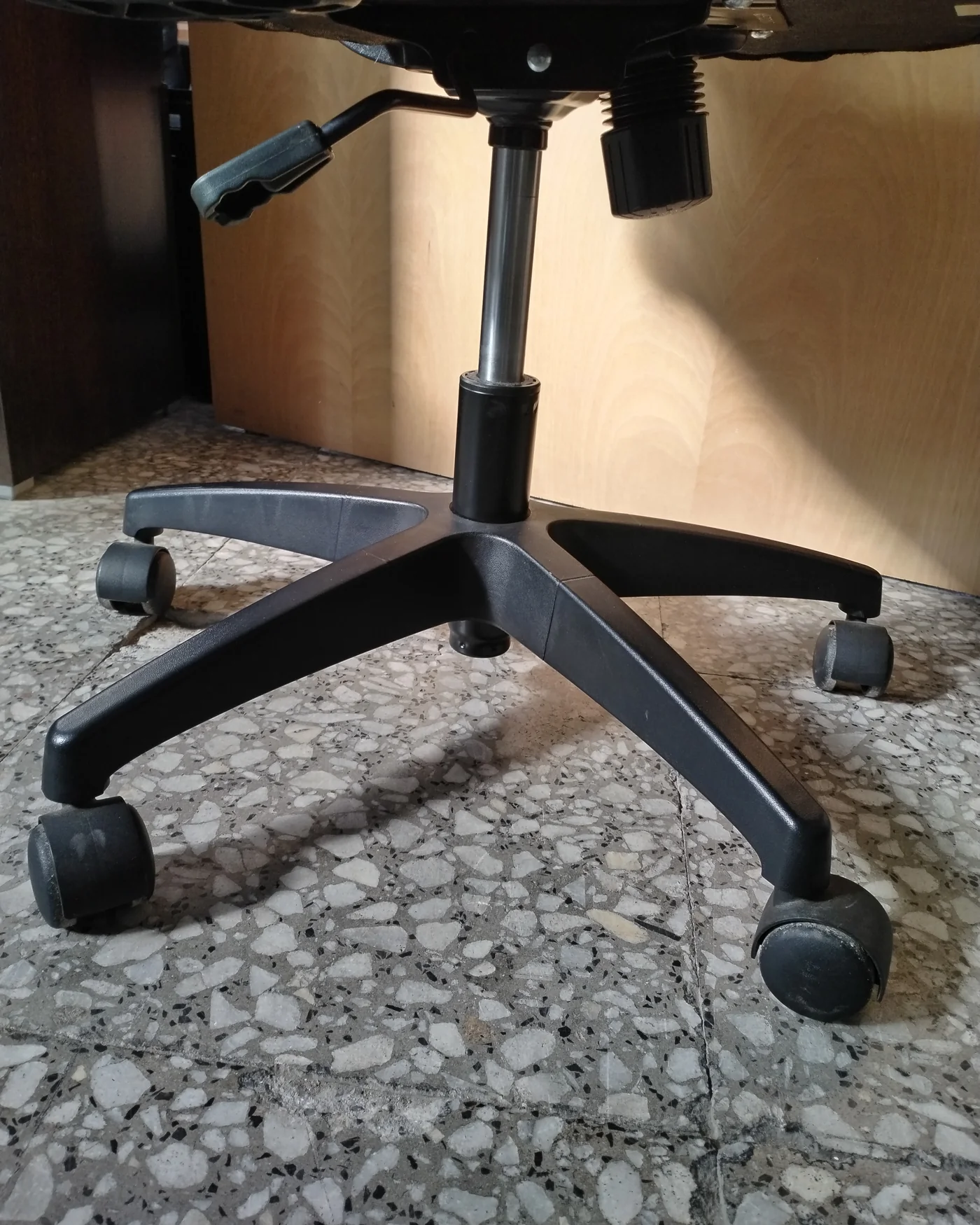 Silla de Oficina Ergonómica con Respaldo de Malla - imagen 5