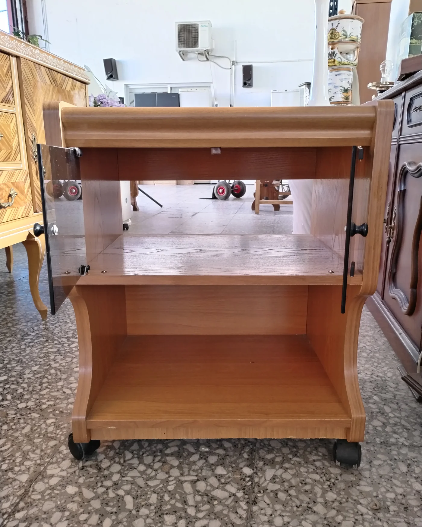 Mesa de Tv con Ruedas - imagen 5