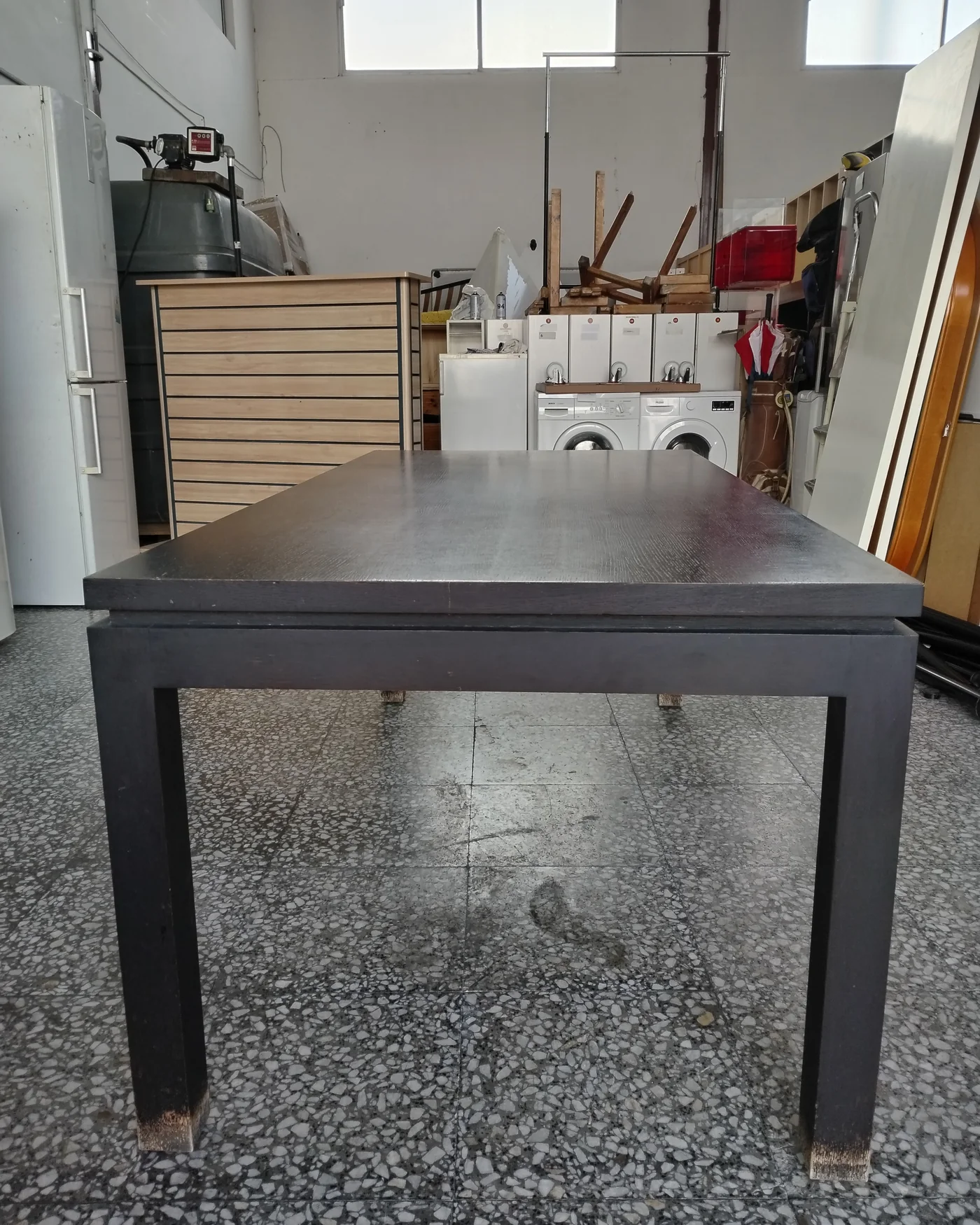 Mesa de Comedor Negra Estilo Industrial - imagen 5