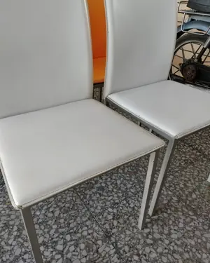 Conjunto de 6 Sillas de Comedor con Estructura Metálica y Tapizado en Blanco y Naranja - miniatura 4