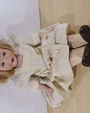 Muñeca de porcelana Fanas - miniatura 1