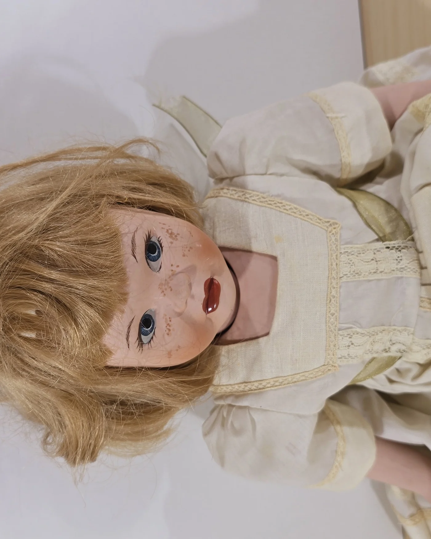Muñeca de porcelana Fanas - imagen 2