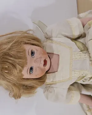 Muñeca de porcelana Fanas - miniatura 2
