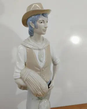 Figura de porcelana campesino Lladro - miniatura 1