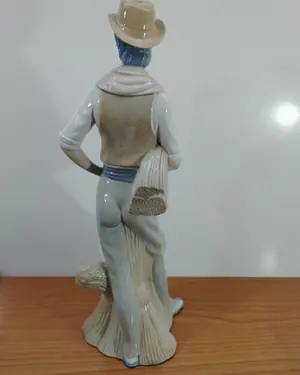 Figura de porcelana campesino Lladro - miniatura 2