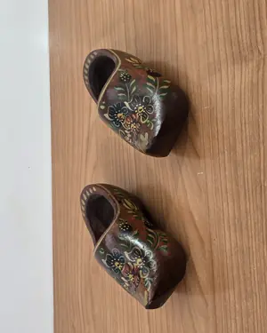 Par de zuecos holandeses pintados a mano - miniatura 1