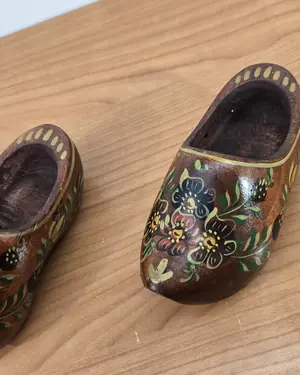Par de zuecos holandeses pintados a mano - miniatura 4