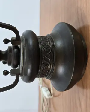 Pequeña lampara de sobremesa vintage - miniatura 2