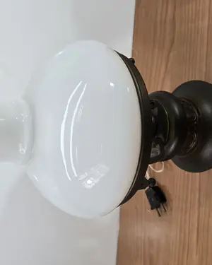 Pequeña lampara de sobremesa vintage - miniatura 5