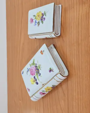 Pareja de cajas en forma de libros porce - miniatura 1