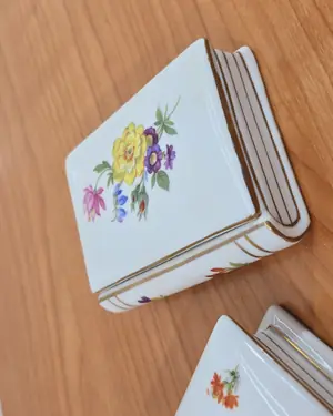 Pareja de cajas en forma de libros porce - miniatura 3