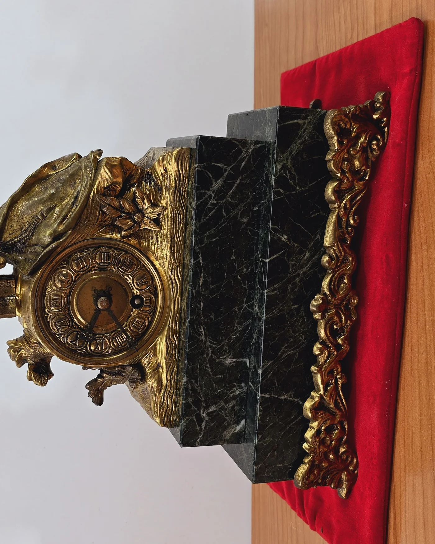 Reloj sobremesa de bronce - imagen 1