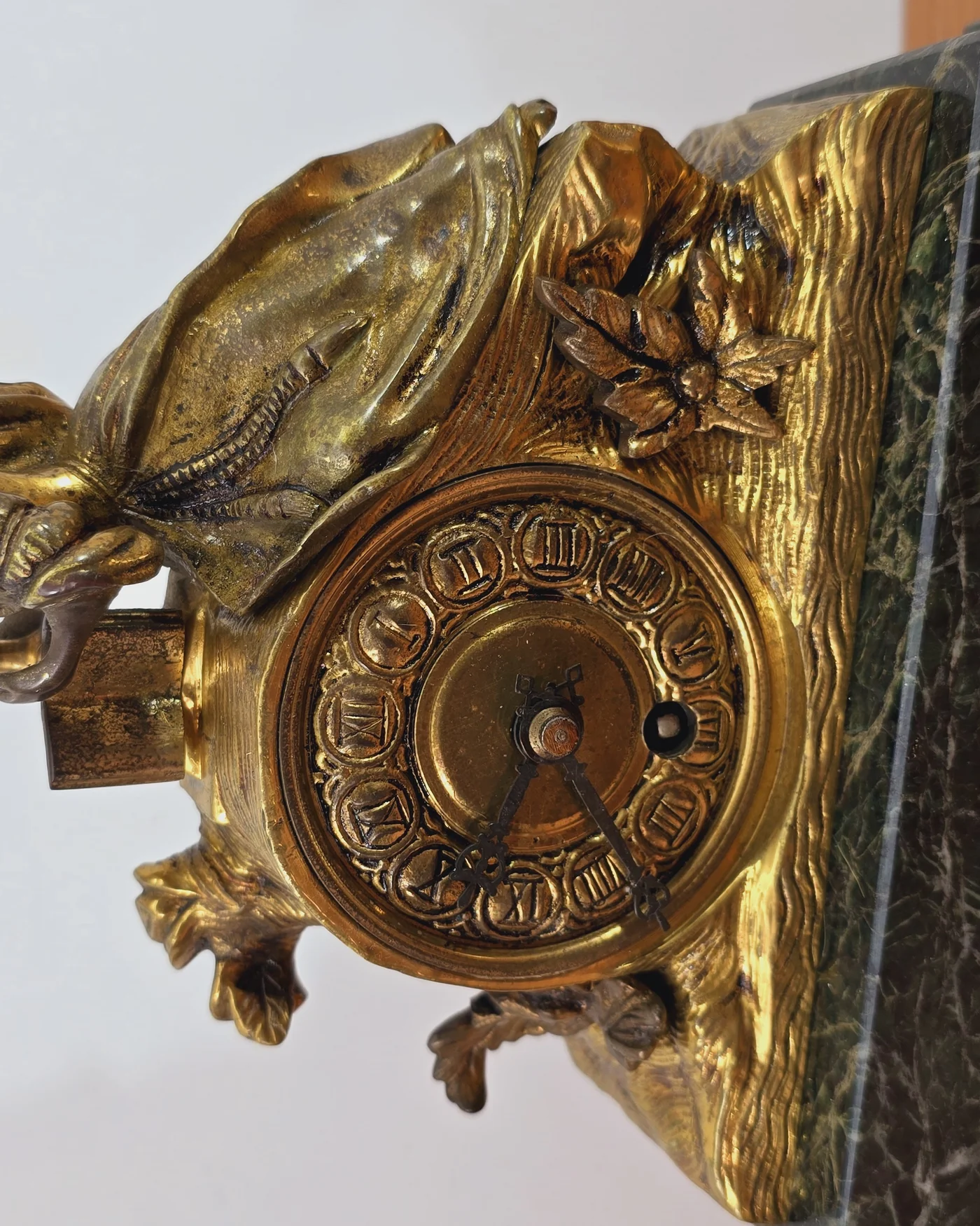 Reloj sobremesa de bronce - imagen 2