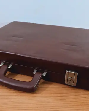 Maletin marron ejecutivo - miniatura 1