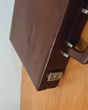 Maletin marron ejecutivo - miniatura 3