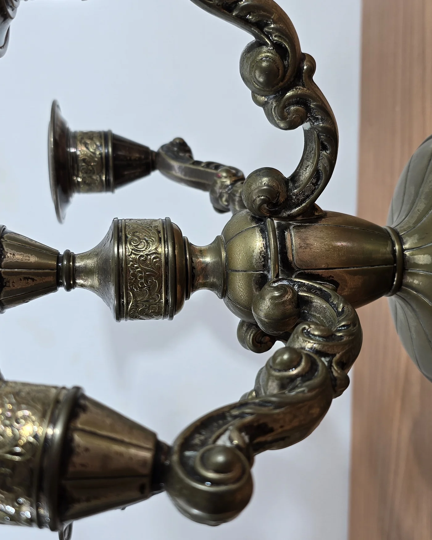 Pareja de candelabors sobremesa laton - imagen 5