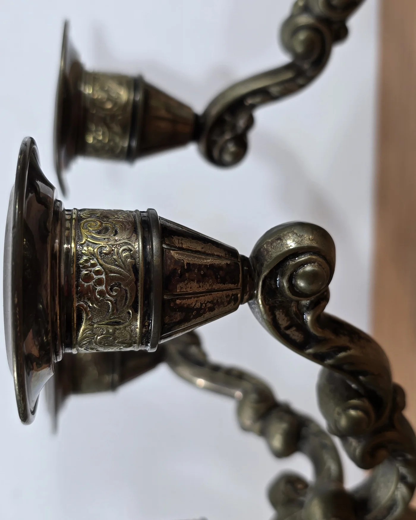Pareja de candelabors sobremesa laton - imagen 6