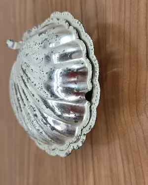 Bandeja en forma de concha bañada en pla - miniatura 1