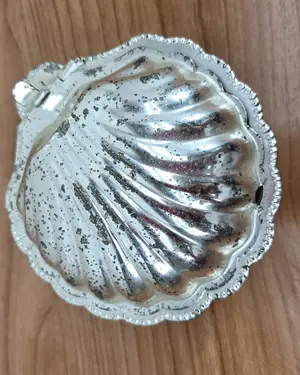 Bandeja en forma de concha bañada en pla - miniatura 2