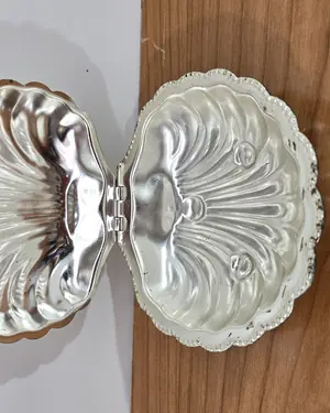 Bandeja en forma de concha bañada en pla - miniatura 3