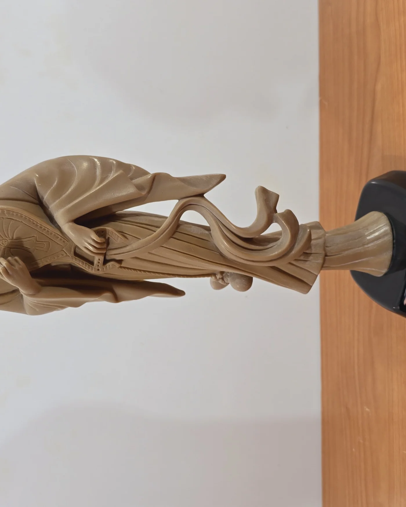 Figura oriental en recina - imagen 1