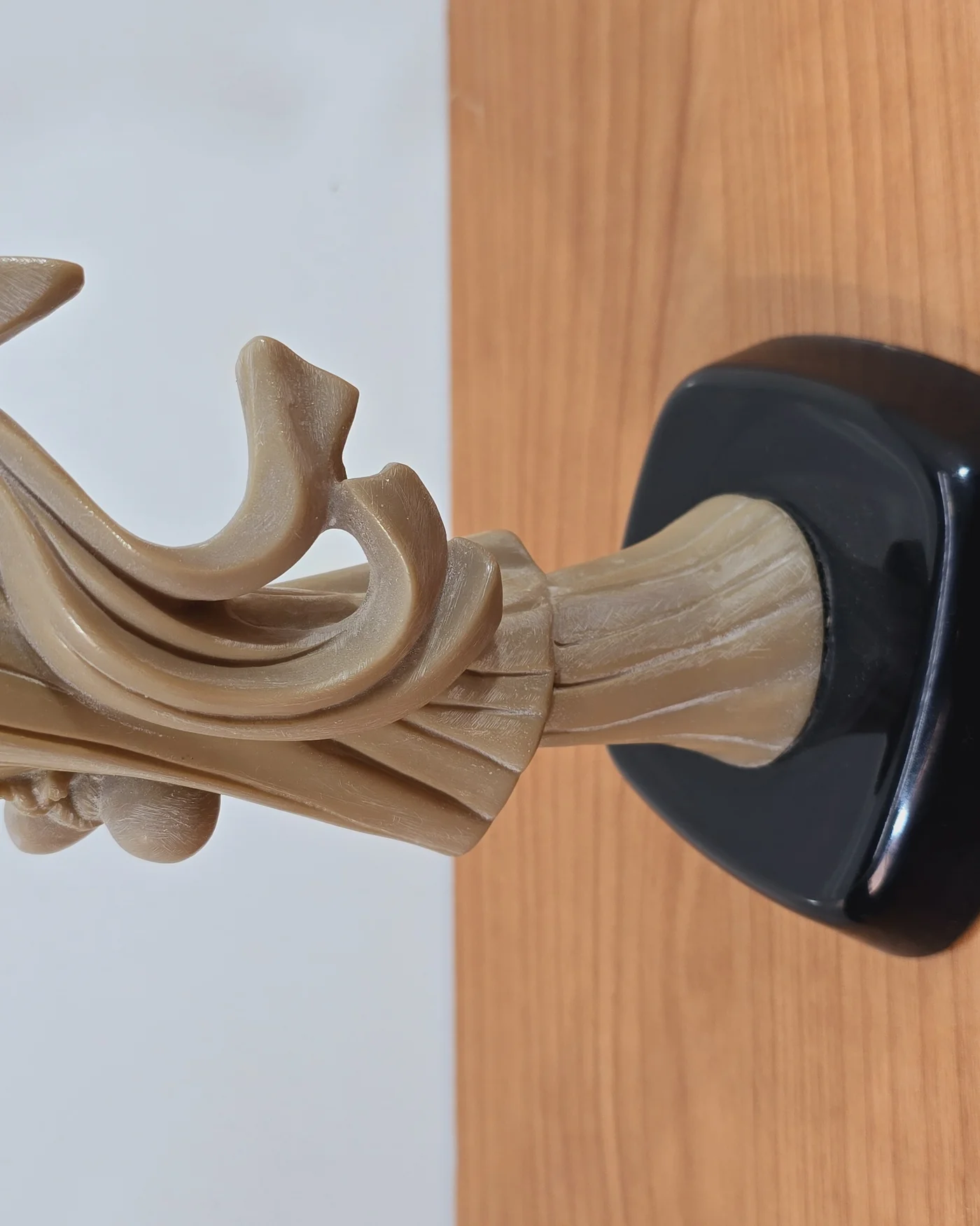 Figura oriental en recina - imagen 3