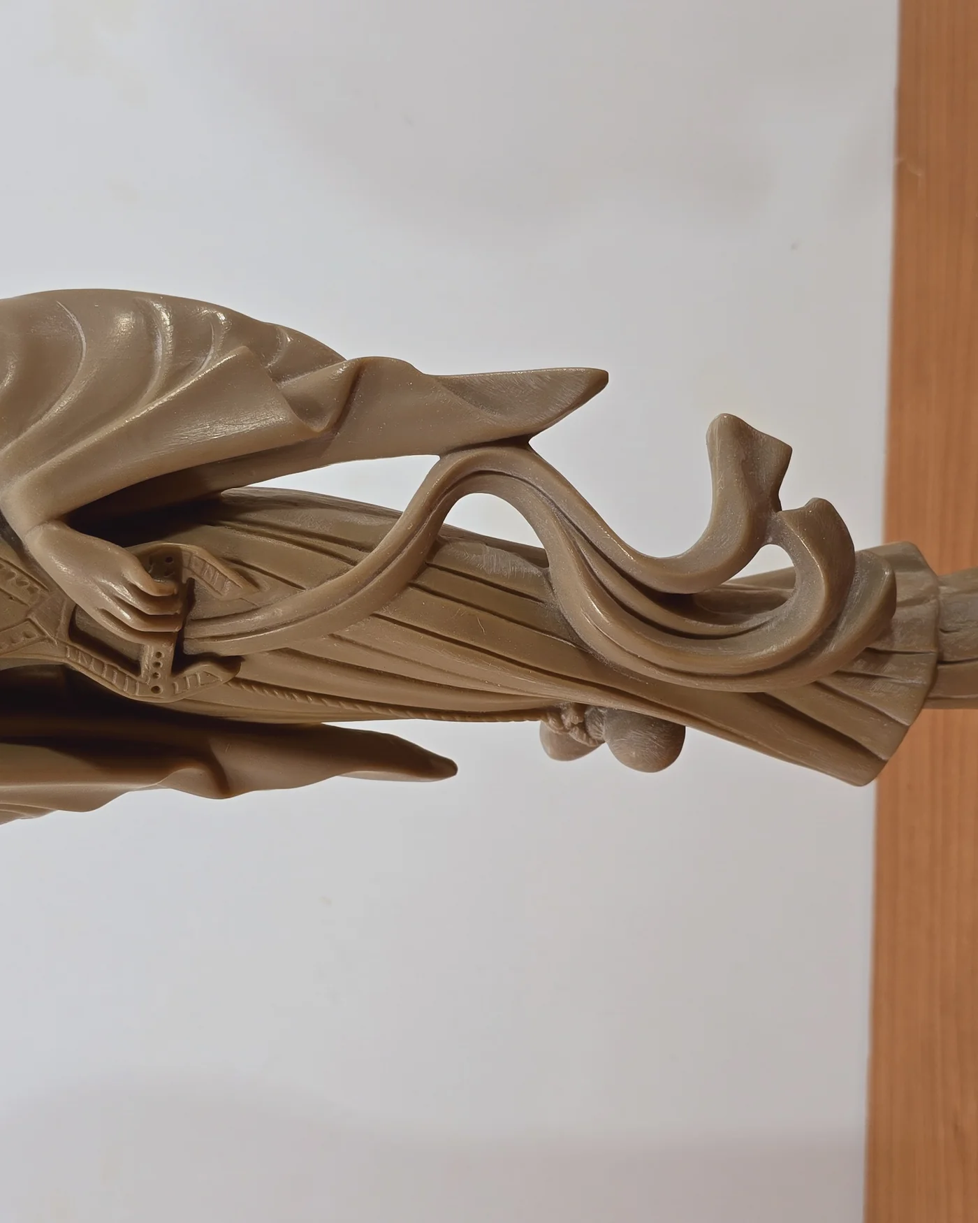 Figura oriental en recina - imagen 4