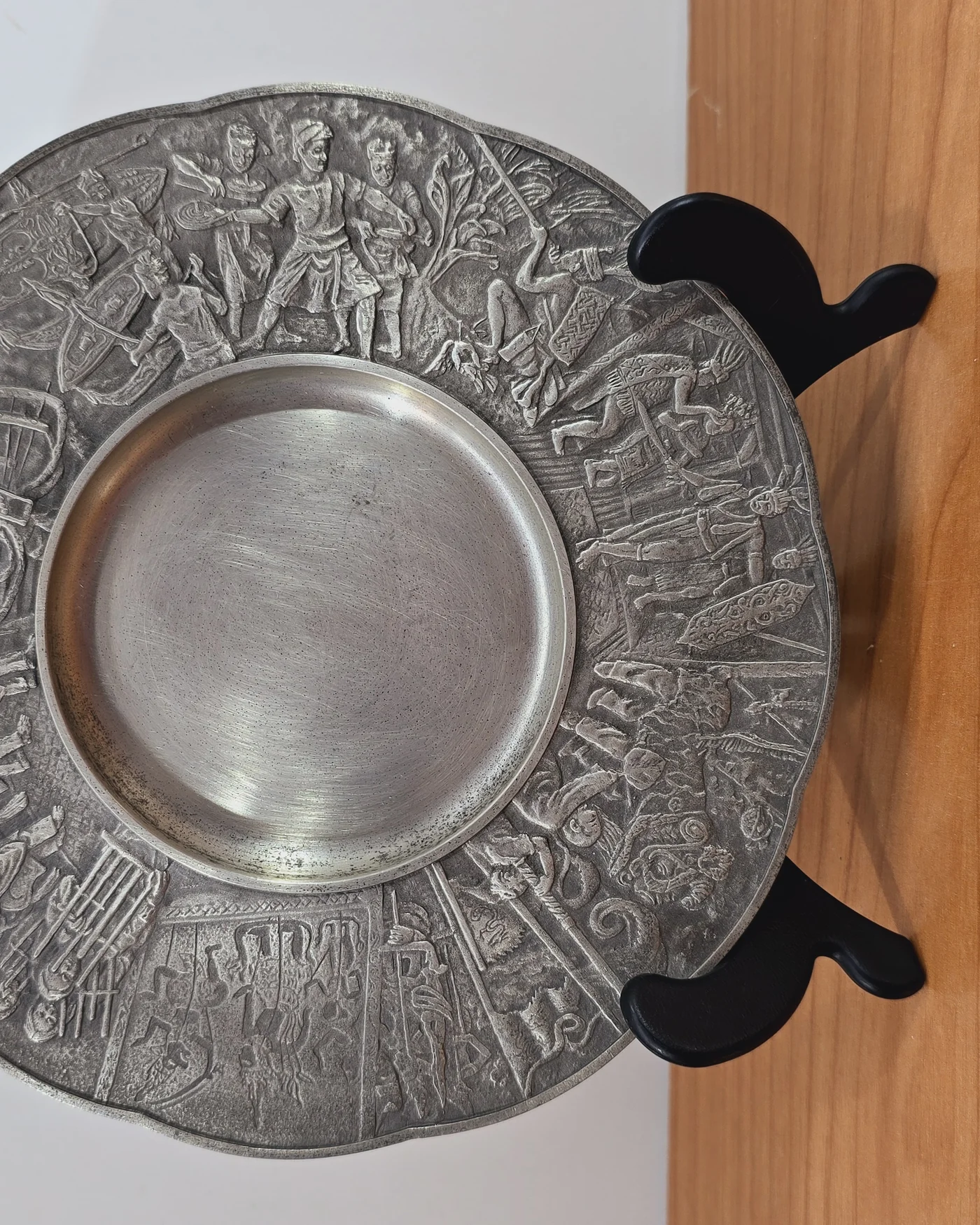 Plato decoracion de peltre royal selango - imagen 1