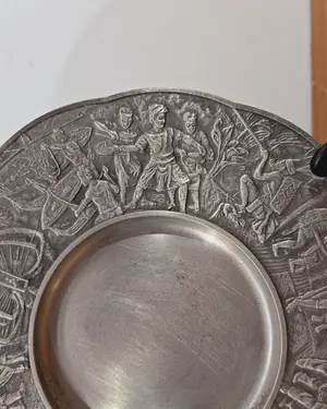 Plato decoracion de peltre royal selango - miniatura 2