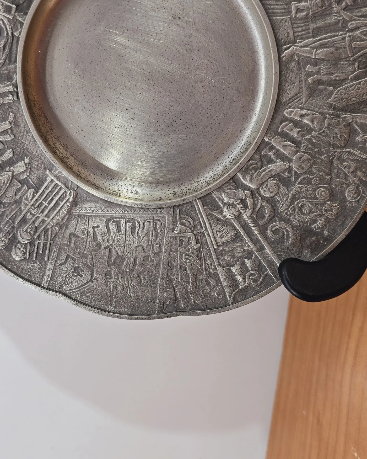 Plato decoracion de peltre royal selango - imagen 3