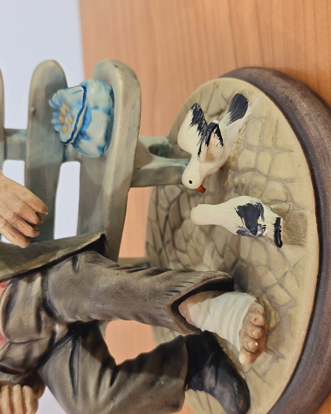 Figura bagabudndo de porcelana - imagen 3