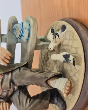 Figura bagabudndo de porcelana - miniatura 3