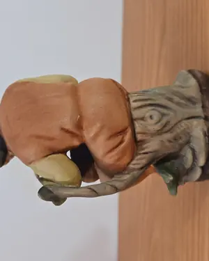 Figura anciana porcelana - miniatura 1