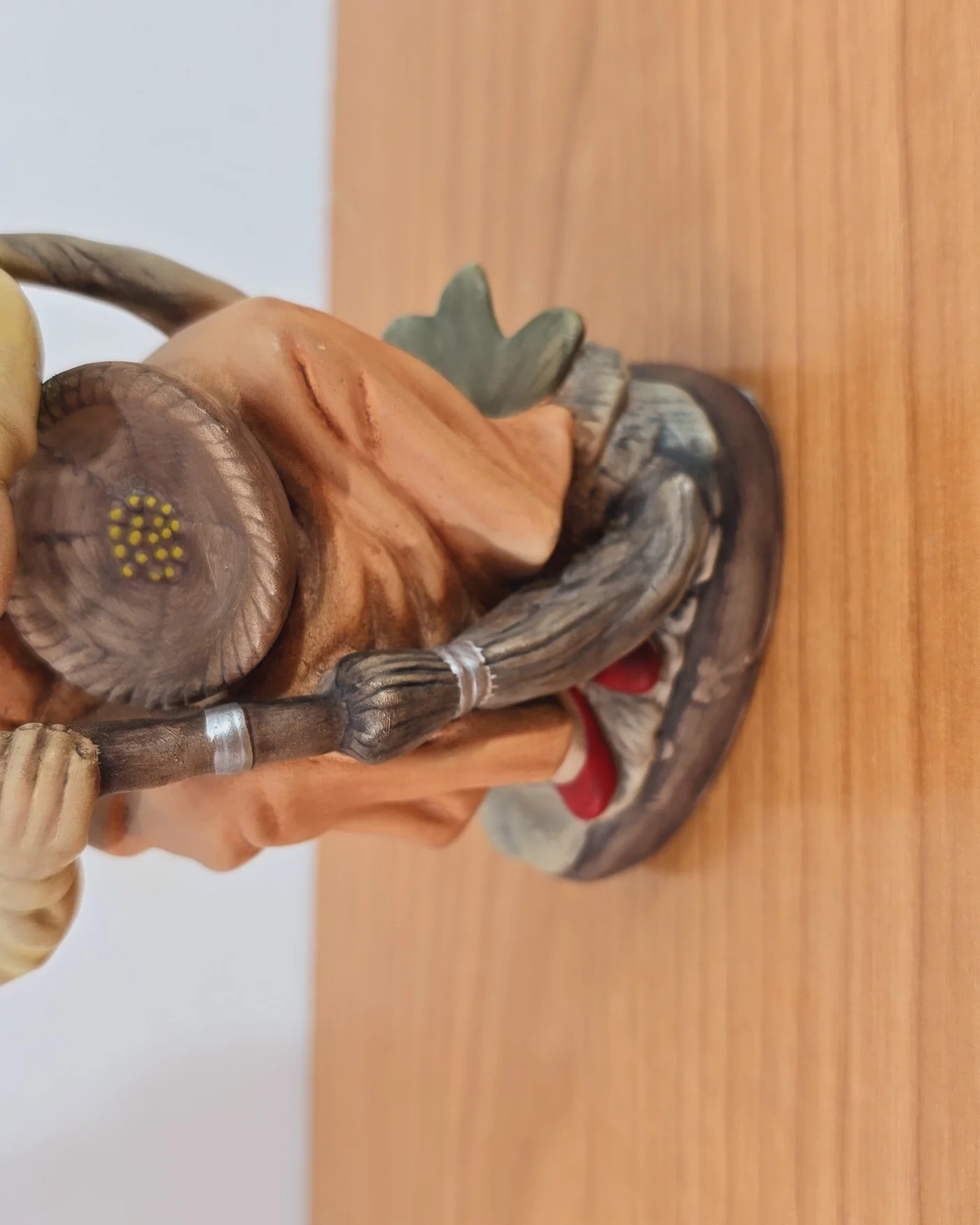 Figura anciana porcelana - imagen 2