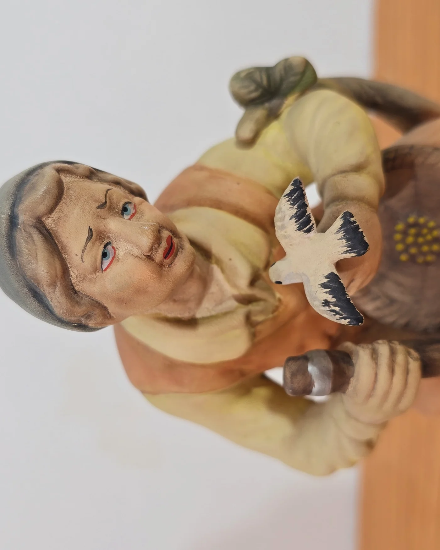 Figura anciana porcelana - imagen 4